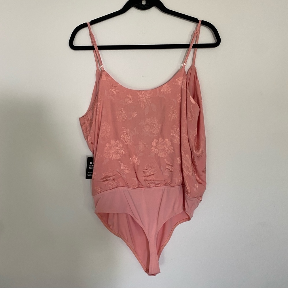 Express Light Pink Floral Bodysuit - Picture 2 of 5